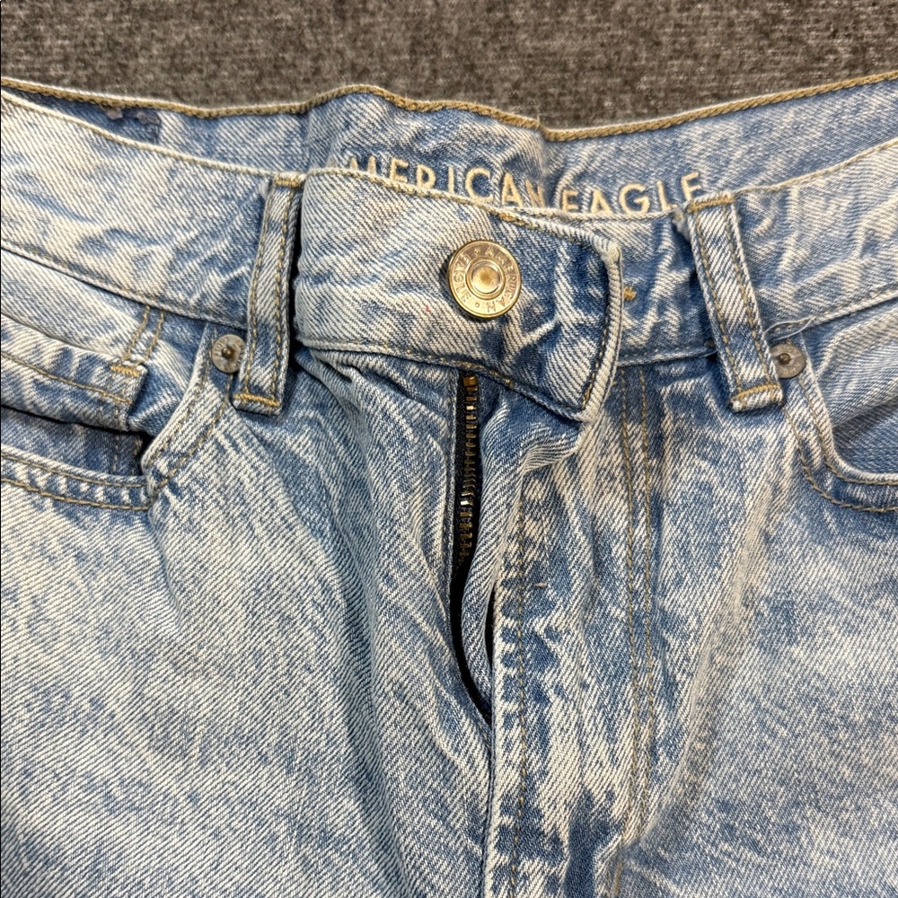 American Eagle Outfitters Light Blue Mom Jeans - Picture 4 of 6